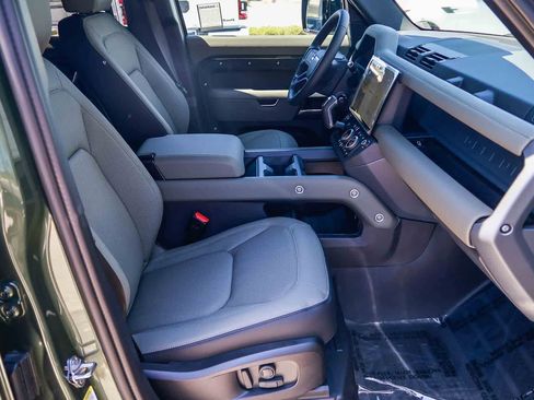 New 2026 Land Rover Defender 110 X-Dynamic SE AWD/4WD image 17
