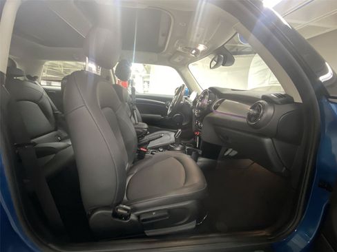 Certified 2024 MINI Cooper 2-Door Hardtop FWD image 30