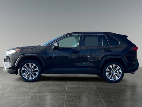 Used 2019 Toyota RAV4 XLE Premium image 4