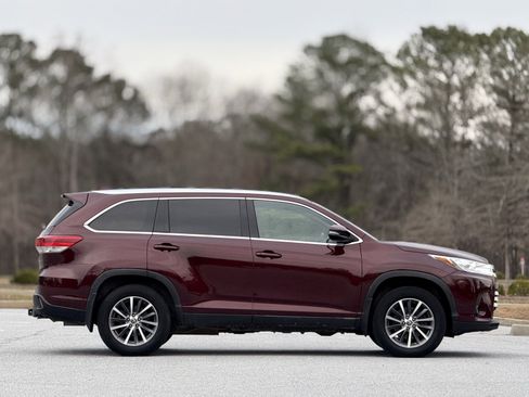 Used 2019 Toyota Highlander XLE image 11