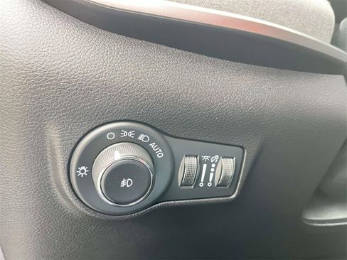 Used 2024 Jeep Compass Latitude image 13