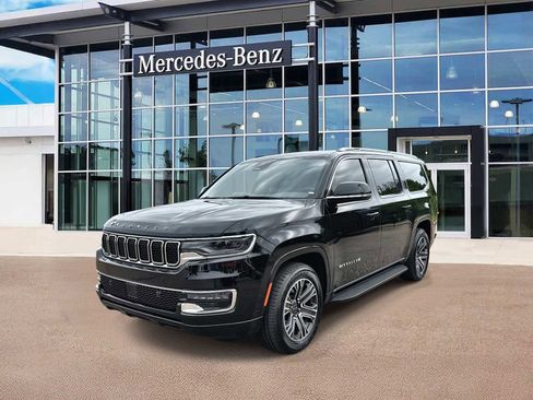Used 2025 Jeep Wagoneer L Series II w/ 8-pass Seating Package AWD/4WD image 1