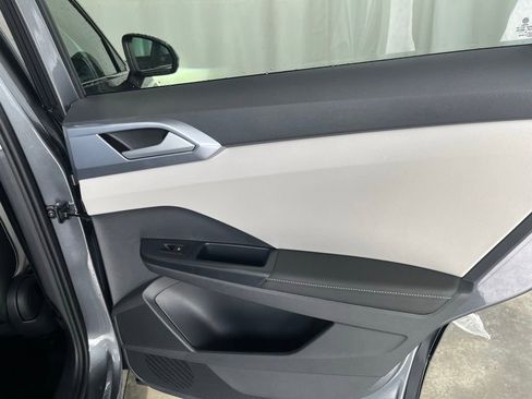 New 2025 Volkswagen Taos SE image 24