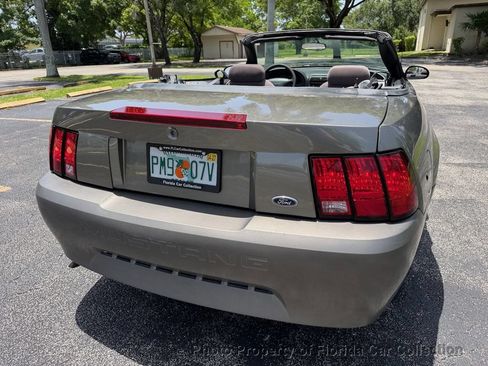 Used 2002 Ford Mustang Convertible RWD image 18