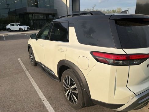 Used 2024 Nissan Pathfinder Platinum image 4