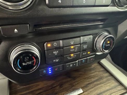 Used 2018 Ford F150 Lariat w/ Equipment Group 502A Luxury AWD/4WD image 23