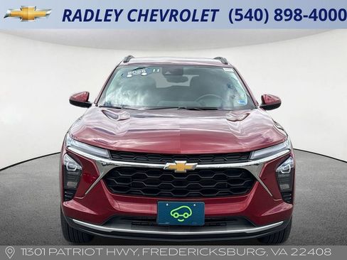 Certified 2025 Chevrolet Trax LT w/ LT Convenience Package FWD image 32