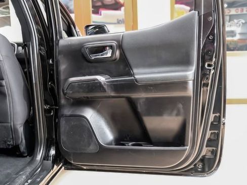 Used 2022 Toyota Tacoma TRD Off-Road image 36