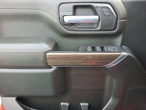 Used 2021 Chevrolet Silverado 2500 LT w/ Convenience Package image 10