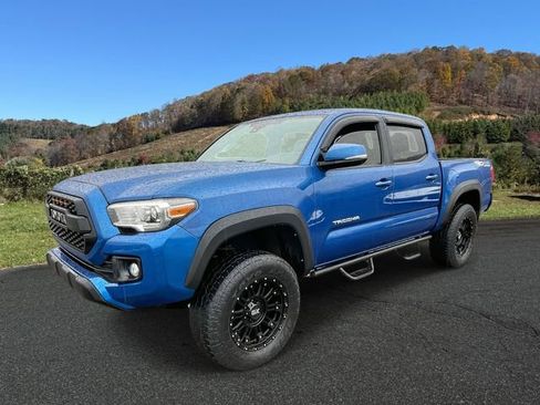 Used 2018 Toyota Tacoma TRD Off-Road image 3