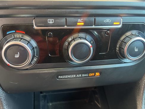 Used 2011 Volkswagen Golf 2-Door image 20