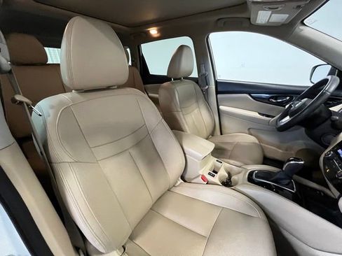 Used 2019 Nissan Rogue SL w/ Premium Package AWD/4WD image 9