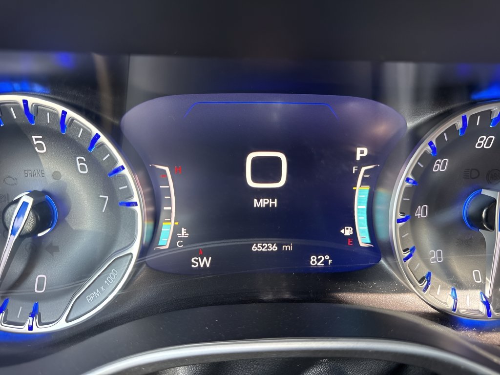 Used 2023 Chrysler Pacifica Touring-L FWD image 26