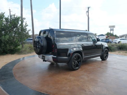 Used 2023 Land Rover Defender 130 S image 2