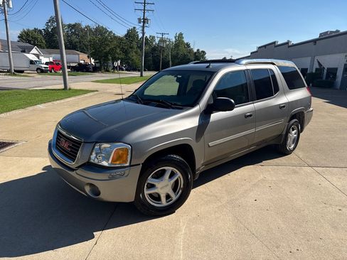 Used 2005 GMC Envoy XUV SLE AWD/4WD image 1