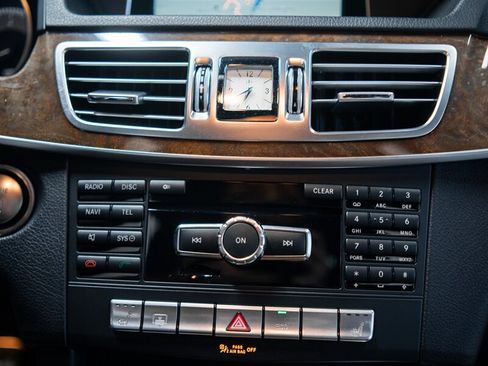 Used 2014 Mercedes-Benz E 350 4MATIC Sedan image 20