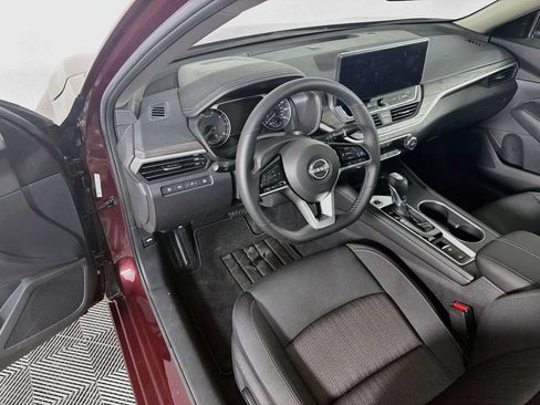 Used 2025 Nissan Altima 2.5 SV w/ SV Premium Package FWD image 7
