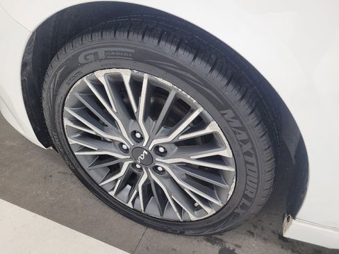 Used 2024 Kia Forte GT-Line w/ GT-Line Premium Package image 31