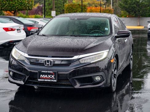 Used 2017 Honda Civic Touring image 4
