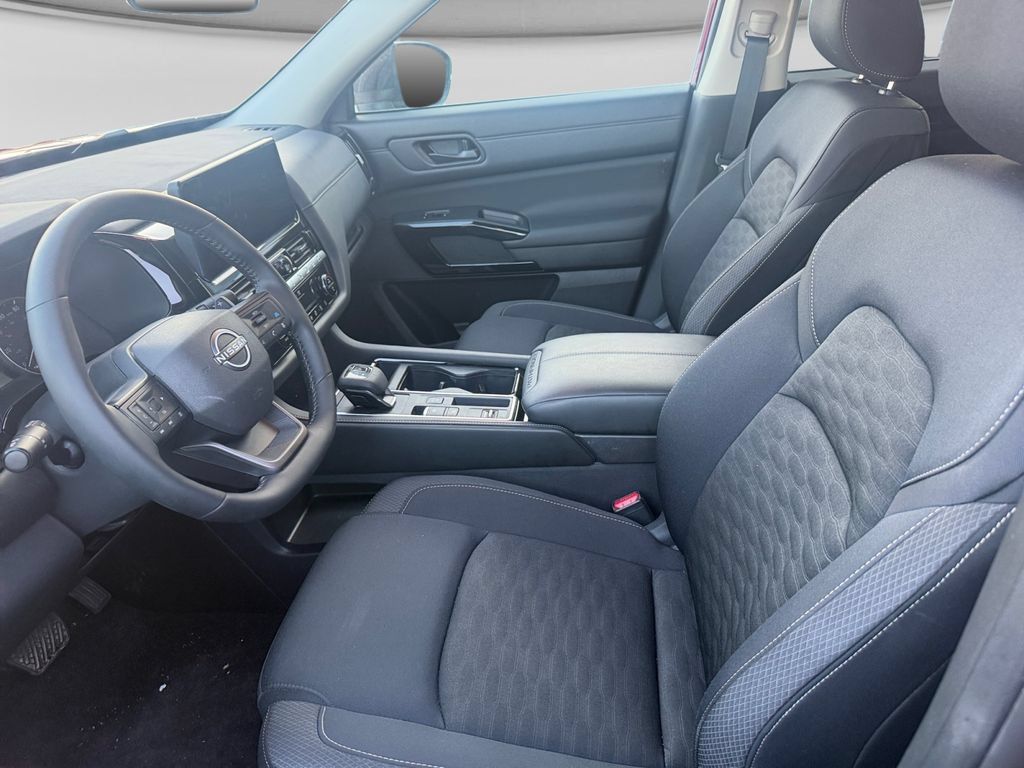 Used 2026 Nissan Pathfinder SV FWD image 22