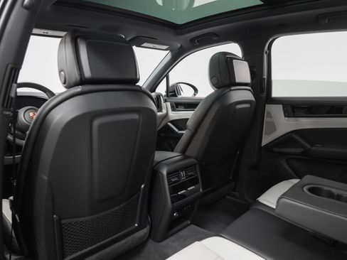 Certified 2026 Porsche Cayenne S AWD/4WD image 46