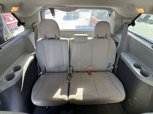Used 2016 Toyota Sienna XLE w/ XLE Navigation Package image 16