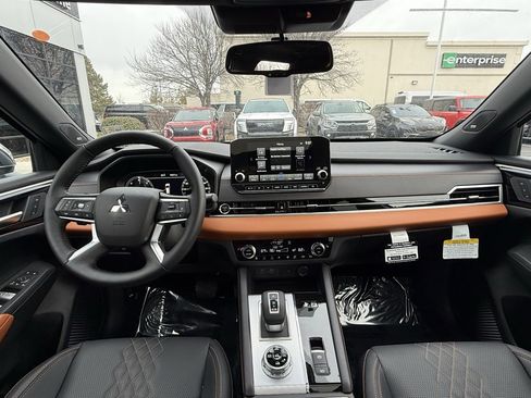 Used 2025 Mitsubishi Outlander SEL image 23