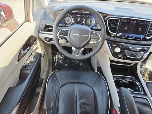 Used 2022 Chrysler Pacifica Limited image 11