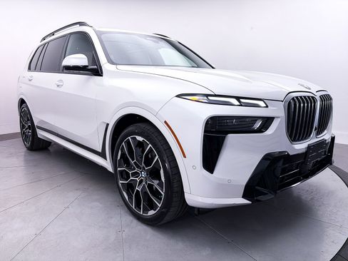 Used 2023 BMW X7 xDrive40i w/ M Sport Package AWD/4WD image 12