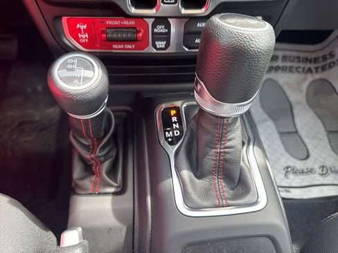 Used 2021 Jeep Wrangler Unlimited Rubicon w/ Dual Top Group AWD/4WD image 14
