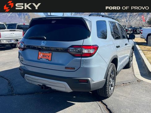 Used 2025 Honda Pilot TrailSport image 8