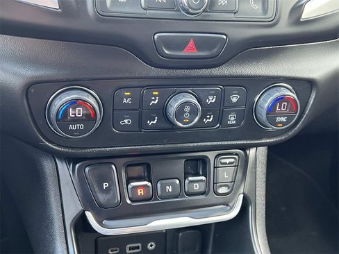 Certified 2019 GMC Terrain SLE w/ Driver Convenience Package image 21