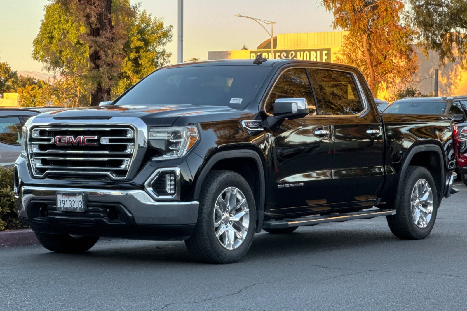 Used 2020 GMC Sierra 1500 SLT w/ SLT Premium Package AWD/4WD image 9