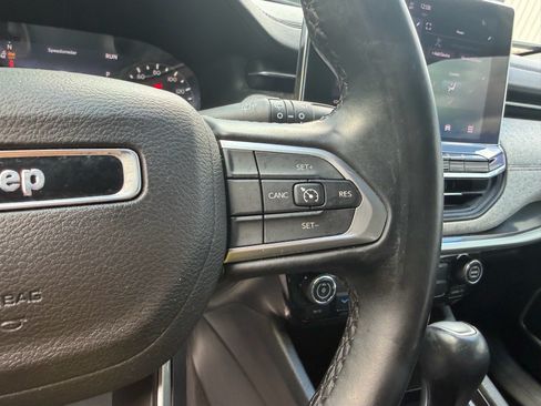 Used 2022 Jeep Compass Latitude AWD/4WD image 29
