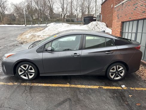 Used 2016 Toyota Prius Four Touring image 5
