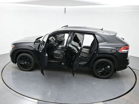 Used 2023 Volkswagen Atlas Cross Sport SE image 40