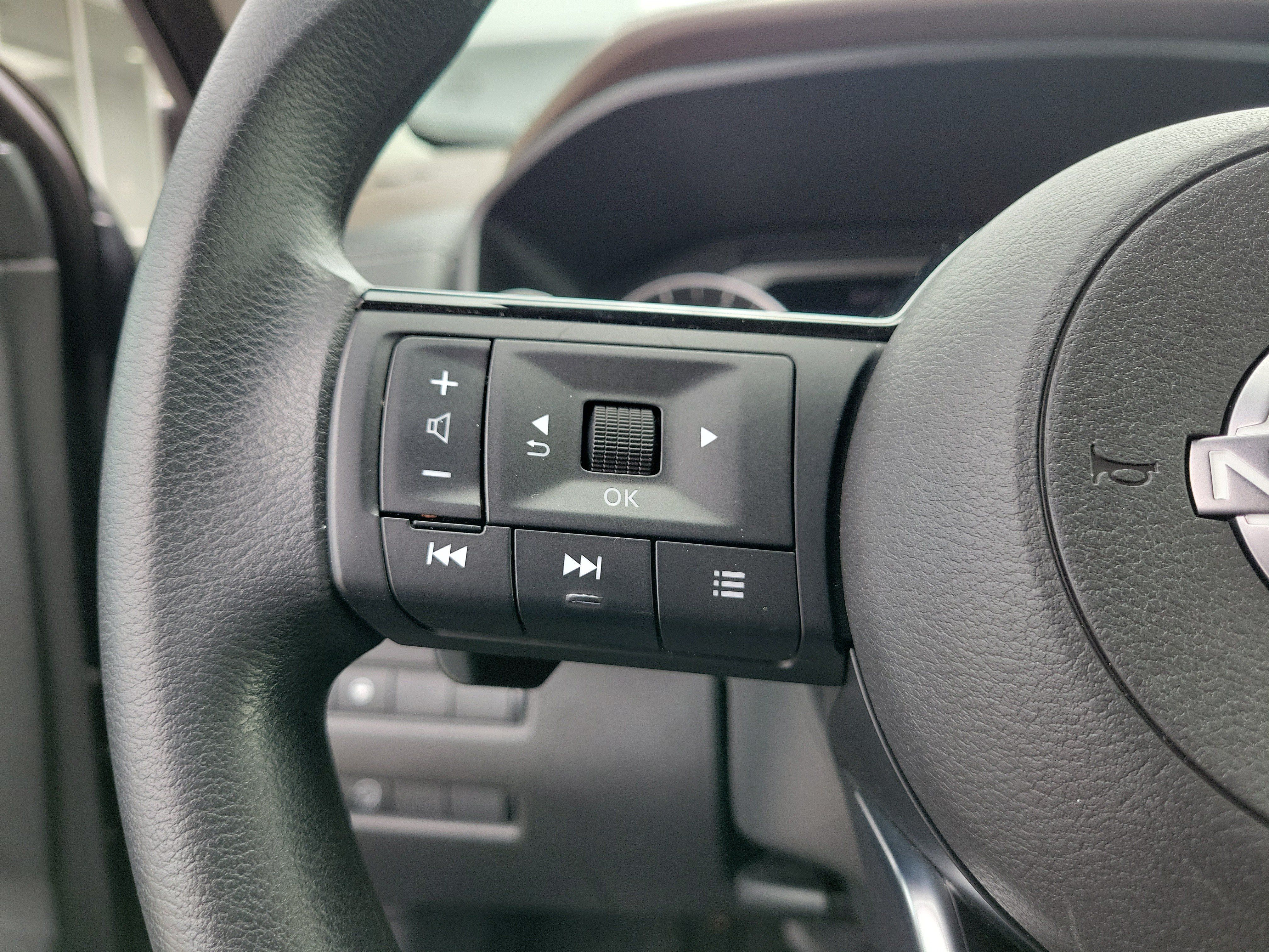 Used 2023 Nissan Rogue SV AWD/4WD image 19