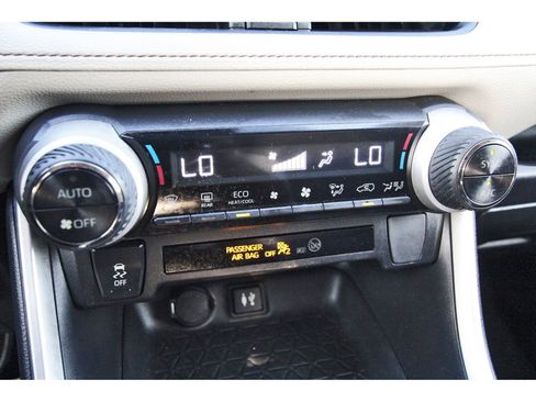 Used 2019 Toyota RAV4 XLE image 28