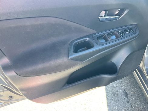 Used 2021 Nissan Versa SV image 27