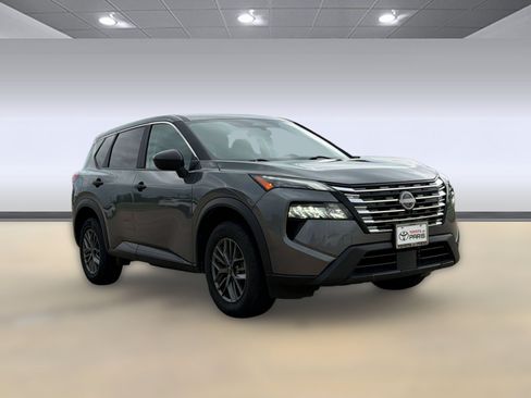 Used 2024 Nissan Rogue S FWD image 7
