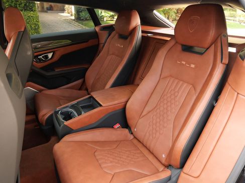 Used 2023 Lamborghini Urus S image 6