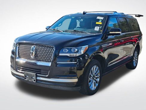 Used 2024 Lincoln Navigator L 4WD image 3