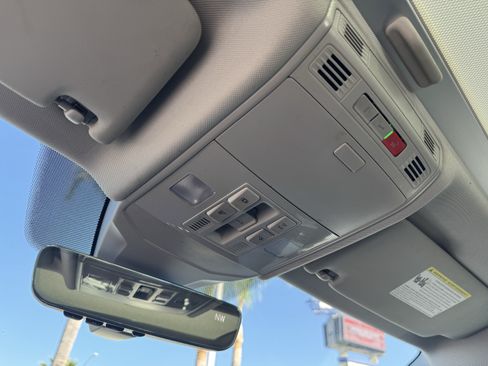 Used 2022 Volkswagen Jetta SE w/ Panoramic Sunroof Package FWD image 30