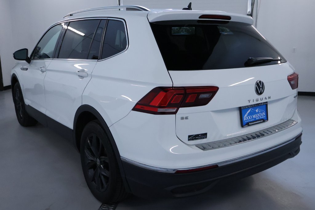 Used 2024 Volkswagen Tiguan SE w/ Panoramic Sunroof Package AWD/4WD image 6
