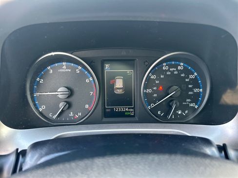 Used 2018 Toyota RAV4 XLE image 20