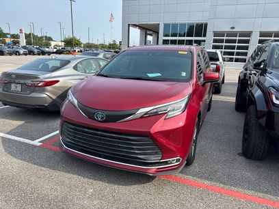 Used 2021 Toyota Sienna XLE