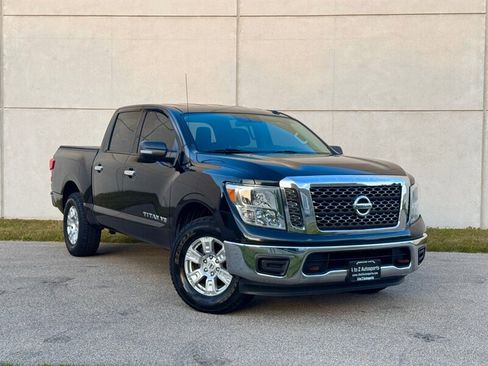 Used 2018 Nissan Titan SV AWD/4WD image 1
