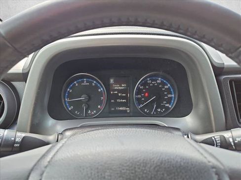 Used 2018 Toyota RAV4 XLE FWD image 11