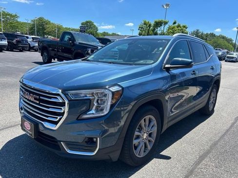 Used 2024 GMC Terrain SLT AWD/4WD image 7