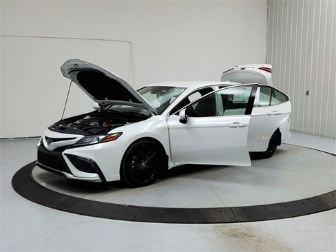 Used 2023 Toyota Camry XSE image 11